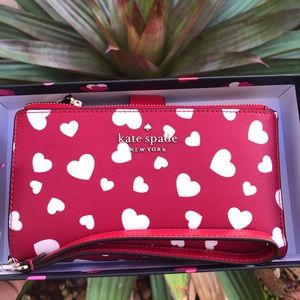 Kate Spade Staci Heart Pop Printed Boxed Phone Wallet Wristlet in Red